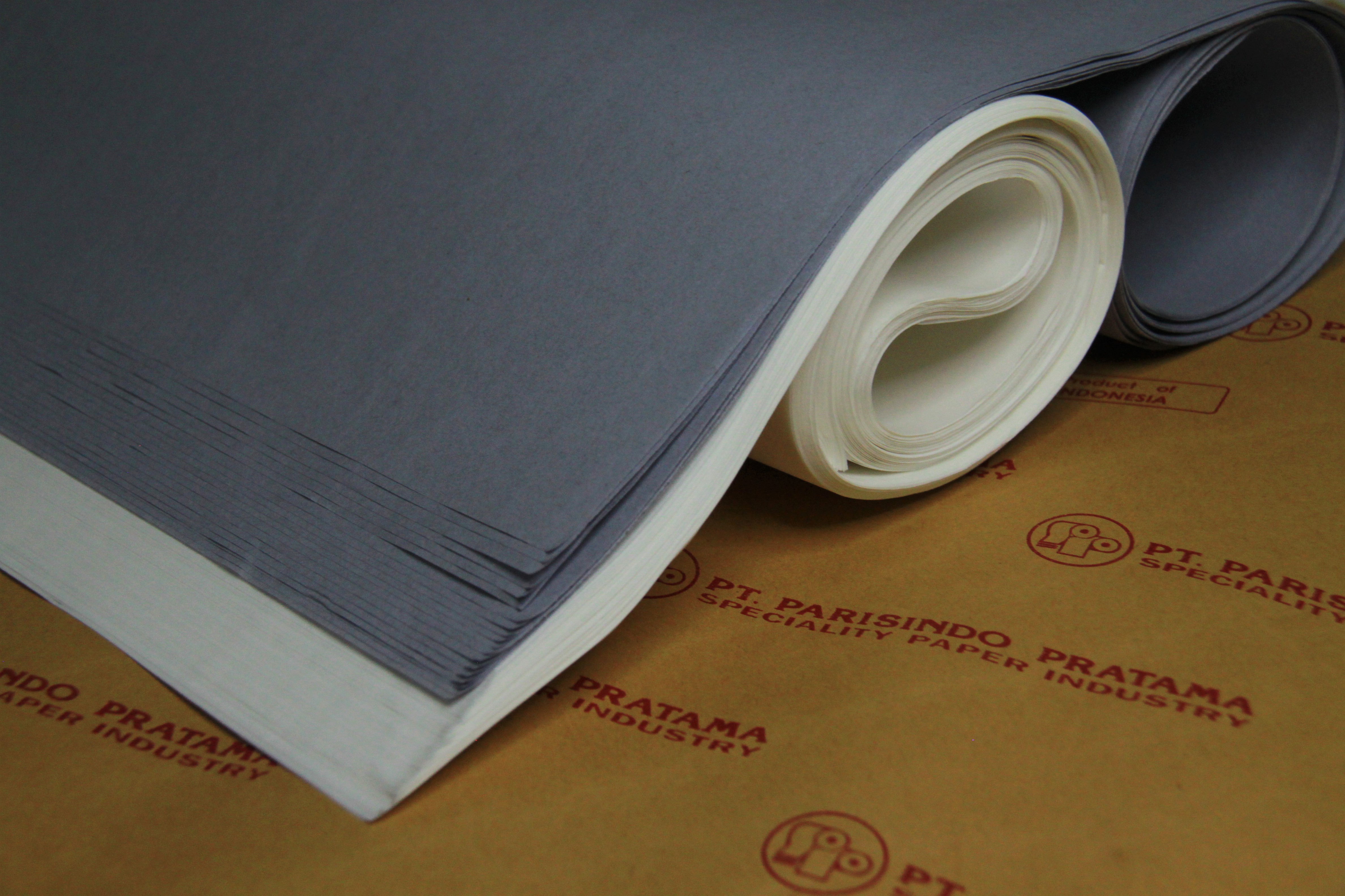 Food-grade bleached and unbleached greaseproof paper for commercial bakery use
